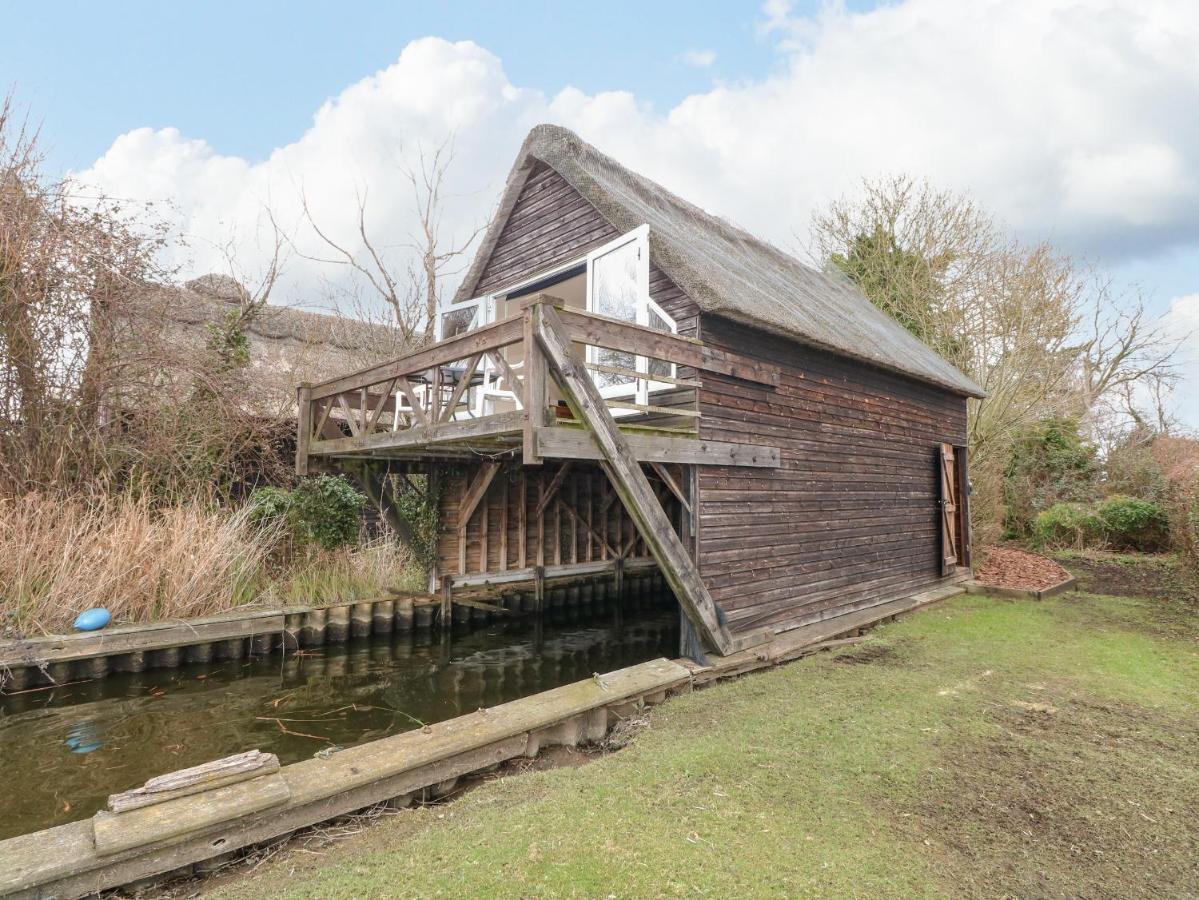Вилла Cygnus Boathouse South Walsham Экстерьер фото