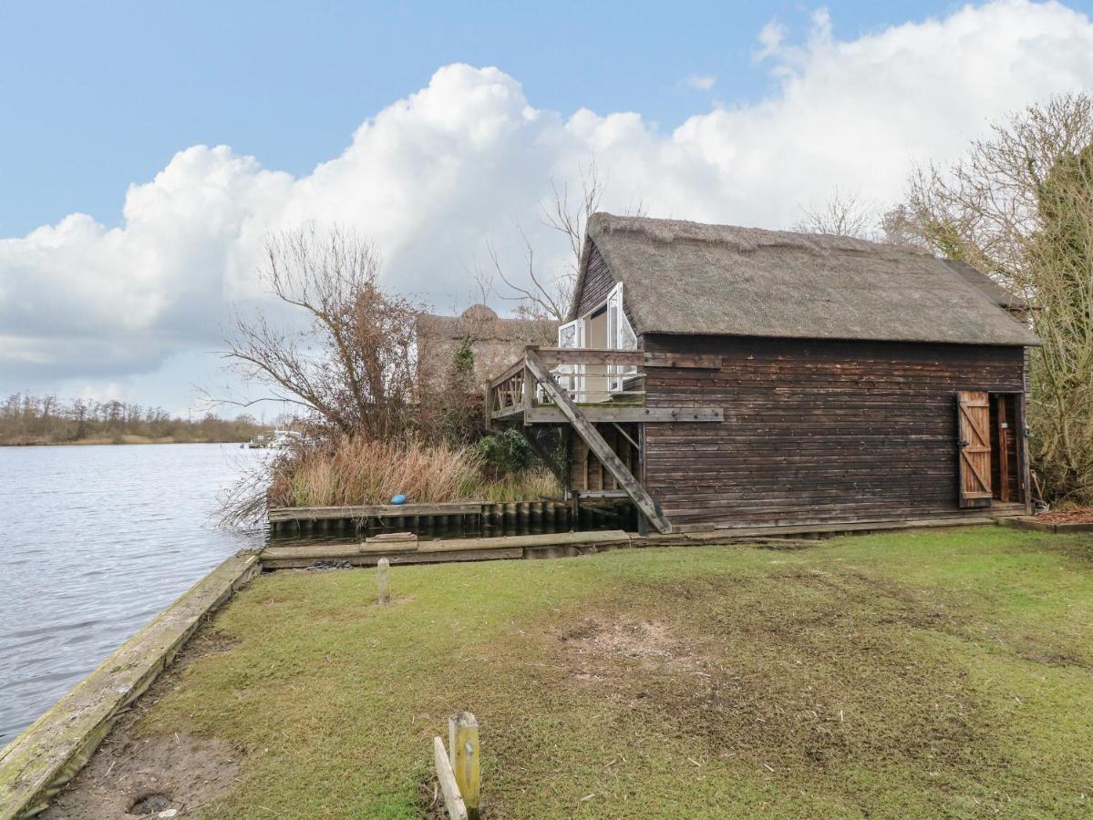 Вилла Cygnus Boathouse South Walsham Экстерьер фото