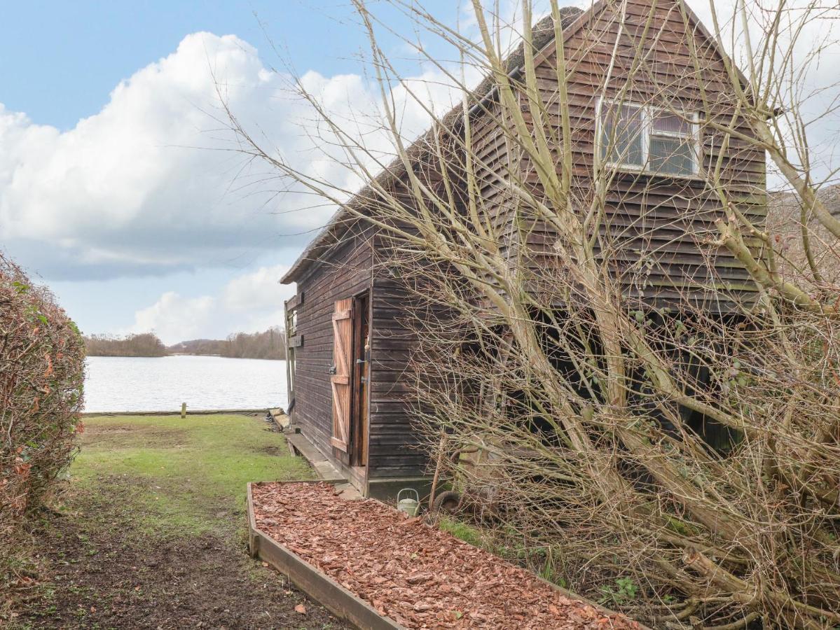 Вилла Cygnus Boathouse South Walsham Экстерьер фото