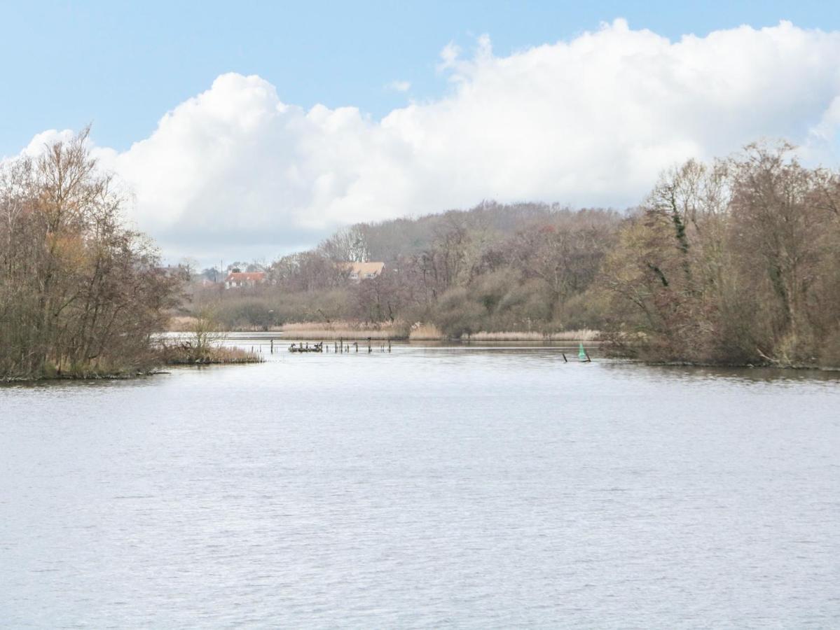 Вилла Cygnus Boathouse South Walsham Экстерьер фото